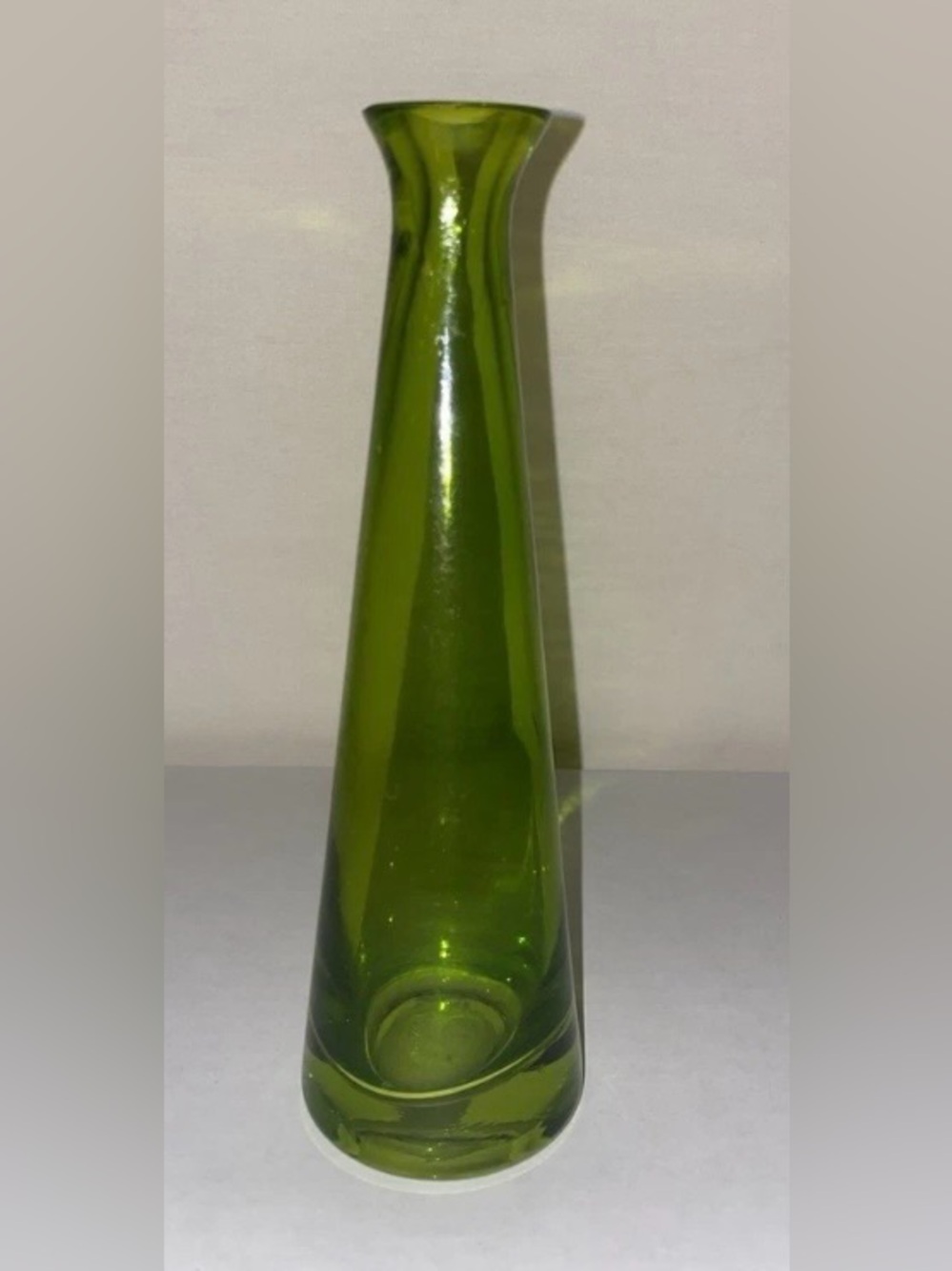 Unmarked Green Glass
Bud Vase Tall Slim